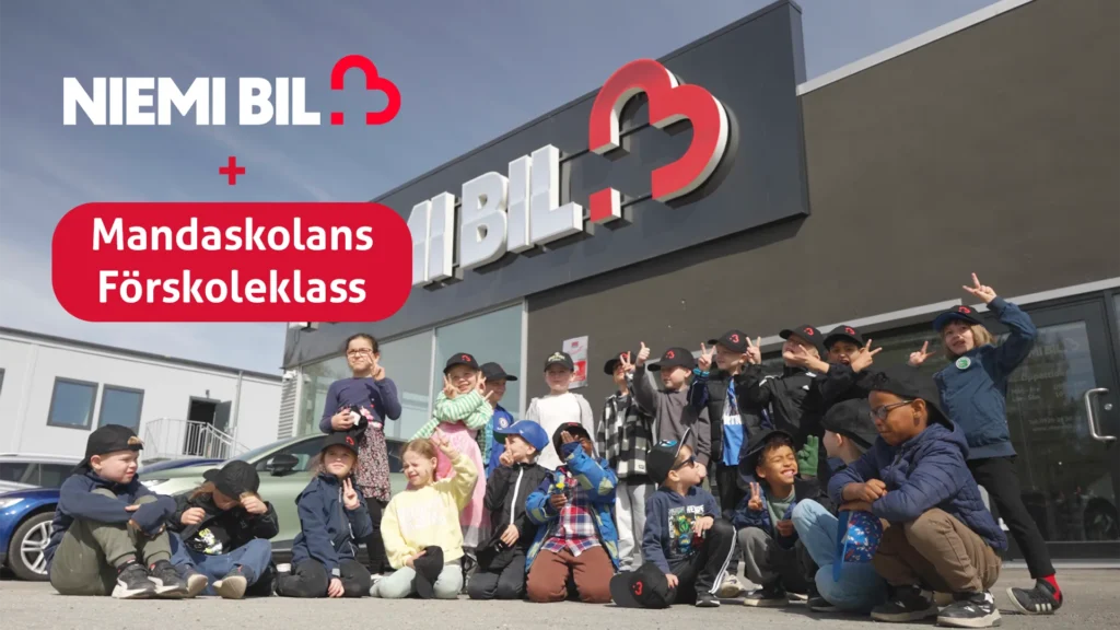 Barncollage cover Drömbilen: Modekollektion av konstnärerna på Mandaskolans förskoleklass!