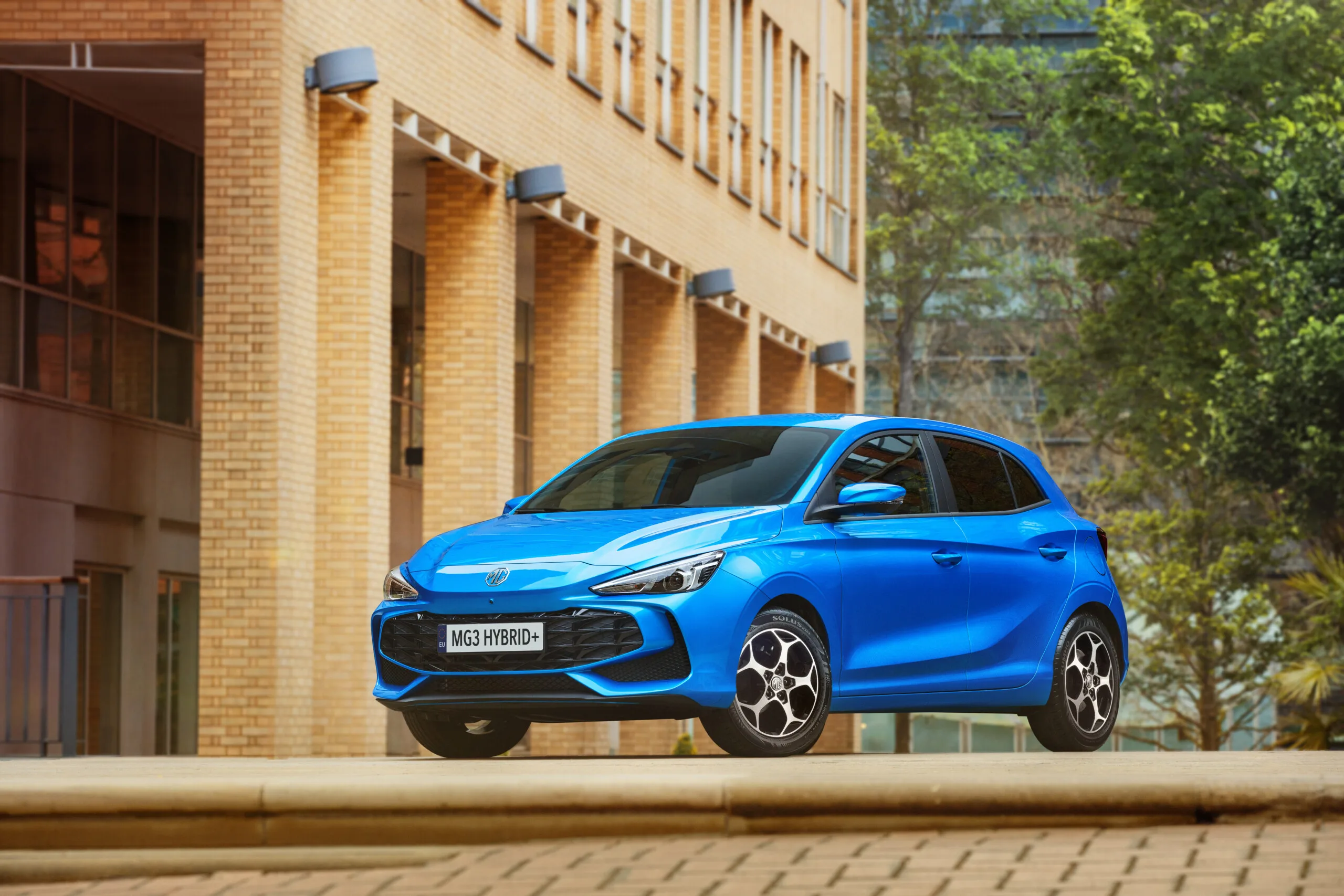 Elhybriden MG3 Hybrid+ i stadsmiljö