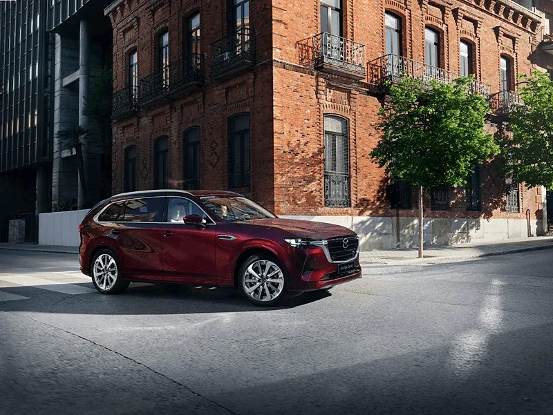 2025 CX 80 Launch Sideshot 09 Nameplate Lanseringssida: Mazda CX-80