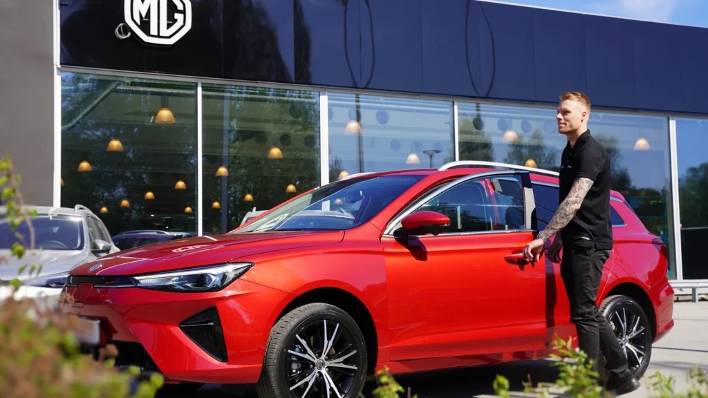 Dennis MG 2 Elbilsdag på Niemi Bil!