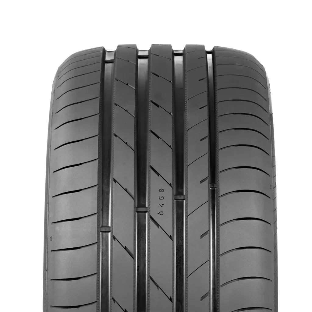 PNG Nokian Tyres Hakka Black 3 front upper half cut out Aktuella kampanjer