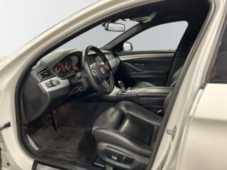 BMW 530 d xDrive Sedan M Sport Sensorer/M-värmare/S&V-Däck – bild 7