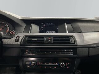 BMW 530 d xDrive Sedan M Sport Sensorer/M-värmare/S&V-Däck – bild 11