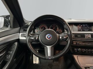 BMW 530 d xDrive Sedan M Sport Sensorer/M-värmare/S&V-Däck – bild 9