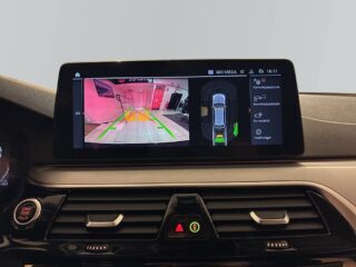BMW 520d xDrive Touring MOMS Dvärme Bkamera Rvärme HiFi-ljud S&V – bild 12