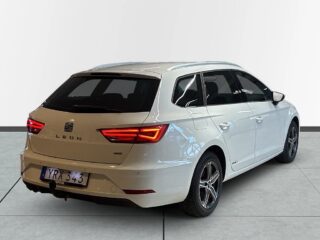 Seat Leon ST 2.0 TDI 4Drive S&V-däck Drag Mvärme Backkamera CarPlay – bild 6