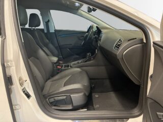 Seat Leon ST 2.0 TDI 4Drive S&V-däck Drag Mvärme Backkamera CarPlay – bild 11
