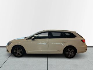 Seat Leon ST 2.0 TDI 4Drive S&V-däck Drag Mvärme Backkamera CarPlay – bild 4