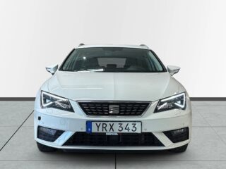 Seat Leon ST 2.0 TDI 4Drive S&V-däck Drag Mvärme Backkamera CarPlay – bild 2