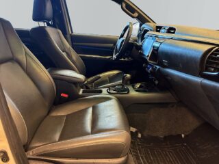 Toyota Hilux Dubbelhytt 2.8 4WD Invincible S&Vdäck/Drag/MOMS/Kamera – bild 10