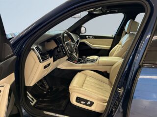 BMW X5 M50d M Sport Sky Lounge Drag Dvärmare 360° Massage S&V – bild 7