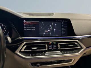 BMW X5 M50d M Sport Sky Lounge Drag Dvärmare 360° Massage S&V – bild 15
