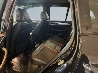 BMW X3 xDrive20d M Sport Dvärmare Dragkrok S&V-däck Rattvärme – bild 13
