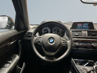 BMW 118d Sport Line xDrive MoK/S&V-hjul/Rattvärme/Navi – bild 9