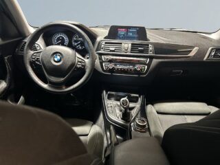 BMW 118d Sport Line xDrive MoK/S&V-hjul/Rattvärme/Navi – bild 8