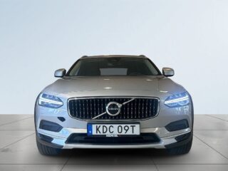 Volvo V90 Cross Country B4 AWD Momentum MOMS Dragkrok Bkamera Navi S&V-däck – bild 2