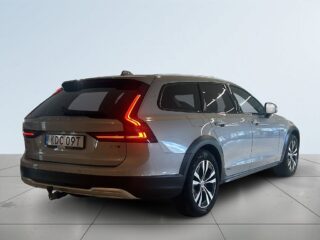 Volvo V90 Cross Country B4 AWD Momentum MOMS Dragkrok Bkamera Navi S&V-däck – bild 6