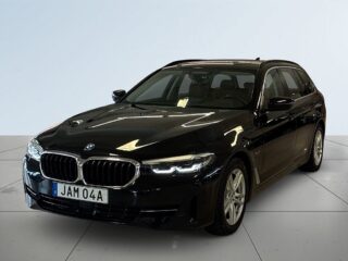 BMW 530e xDrive Touring MOMS Drag Kamera Rattvärme Navi S&V-däck – bild 16