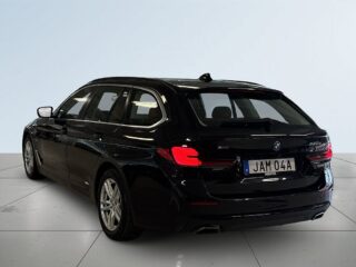 BMW 530e xDrive Touring MOMS Drag Kamera Rattvärme Navi S&V-däck – bild 5