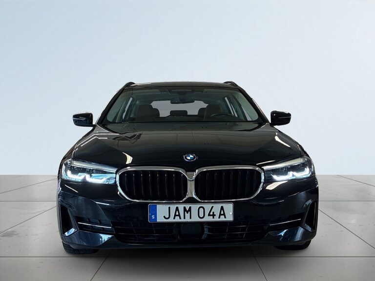 BMW 530e xDrive Touring MOMS Drag Kamera Rattvärme Navi S&V-däck