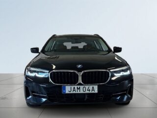 BMW 530e xDrive Touring MOMS Drag Kamera Rattvärme Navi S&V-däck – bild 2