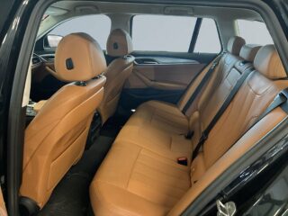 BMW 530e xDrive Touring MOMS Drag Kamera Rattvärme Navi S&V-däck – bild 13