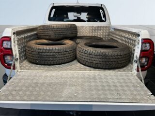 Toyota Hilux Dubbelhytt 2.8 4WD Invincible MOMS/MoK/Skinn/Kamera/SoV – bild 12