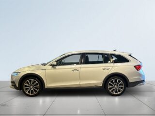 Skoda Octavia Scout 2.0 TDI MOMS/Rattvärme/Backkamera/Adaptiv Fart/Drag/SoV – bild 4