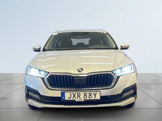 Skoda Octavia Scout 2.0 TDI MOMS/Rattvärme/Backkamera/Adaptiv Fart/Drag/SoV – bild 2