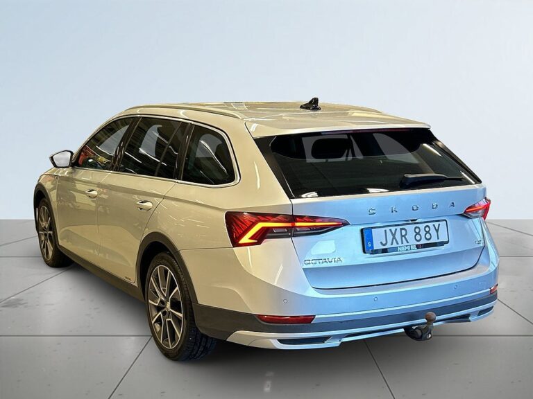 Skoda Octavia Scout 2.0 TDI MOMS/Rattvärme/Backkamera/Adaptiv Fart/Drag/SoV