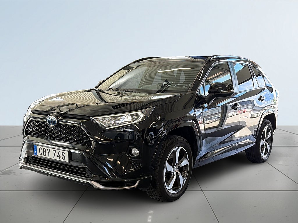 Toyota RAV4 Plug-in Hybrid E-CVT Active S&V-hjul Backkamera Carplay