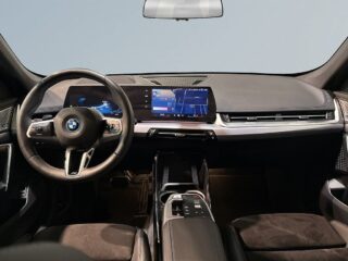 BMW iX1 xDrive30 M Sport Drag HuD 360° GPS H/K S/V-hjul – bild 8
