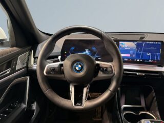 BMW iX1 xDrive30 M Sport Drag HuD 360° GPS H/K S/V-hjul – bild 9