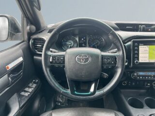 Toyota HiLux Dubbelhytt 2.8 4WD Invincible MOMS/JBL/SoV/MoK/Kamera – bild 9