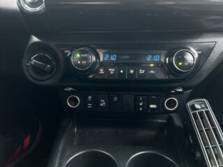 Toyota HiLux Dubbelhytt 2.8 4WD Invincible MOMS/JBL/SoV/MoK/Kamera – bild 15