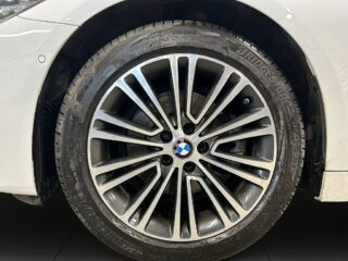 BMW 520d Touring Steptronic Sport line 360°/S&V-Däck/Halvskinn – bild 14