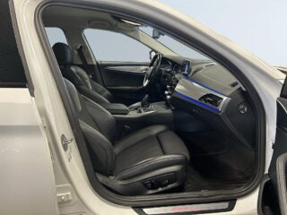 BMW 520d Touring Steptronic Sport line 360°/S&V-Däck/Halvskinn – bild 10