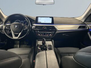 BMW 520d Touring Steptronic Sport line 360°/S&V-Däck/Halvskinn – bild 8
