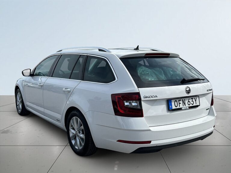 Skoda Octavia Kombi 1.5 TSI Sov-däck/Kamera/P-sens/Skinn/Lågskatt