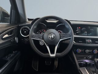 Alfa Romeo Stelvio 2.2 JTD 16V Q4 S&V-hjul/Kamera/Elstolar/Harman/kardon – bild 9