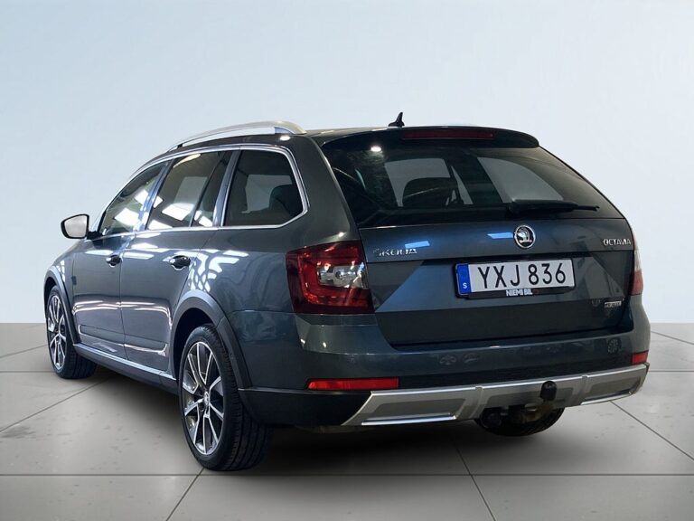 Skoda Octavia Scout 2.0 TDI AWD Premium Drag Värmare Kamera Skinn Psens