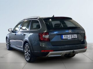Skoda Octavia Scout 2.0 TDI AWD Premium Drag Värmare Kamera Skinn Psens – bild 4