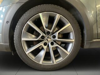 Skoda Octavia Scout 2.0 TDI AWD Premium Drag Värmare Kamera Skinn Psens – bild 14
