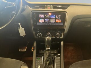Skoda Octavia Scout 2.0 TDI AWD Premium Drag Värmare Kamera Skinn Psens – bild 10