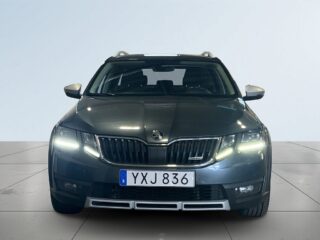 Skoda Octavia Scout 2.0 TDI AWD Premium Drag Värmare Kamera Skinn Psens – bild 2