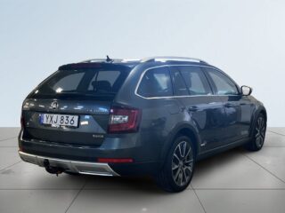 Skoda Octavia Scout 2.0 TDI AWD Premium Drag Värmare Kamera Skinn Psens – bild 5