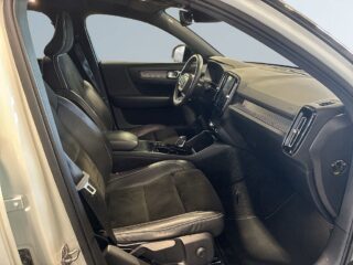Volvo XC40 D4 AWD Aut R-Design Drag 360 Cockpit Pano Värmare H/K – bild 9