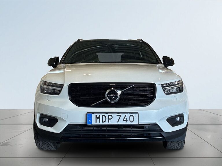 Volvo XC40 D4 AWD Aut R-Design Drag 360 Cockpit Pano Värmare H/K