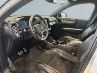 Volvo XC40 D4 AWD Aut R-Design Drag 360 Cockpit Pano Värmare H/K – bild 7