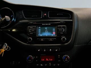 Kia Ceed cee’d_sw 1.6 EX Comfort Dragkrok/Värmare/Psens/Sov-däck – bild 15